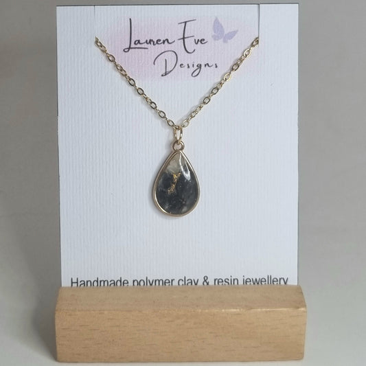 Gold teardrop necklace